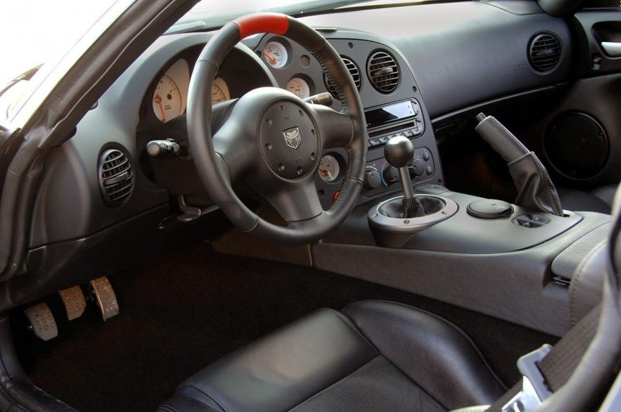 Интерьер Dodge Viper SRT10 ACR 2008 года  (фото 24 из 86)